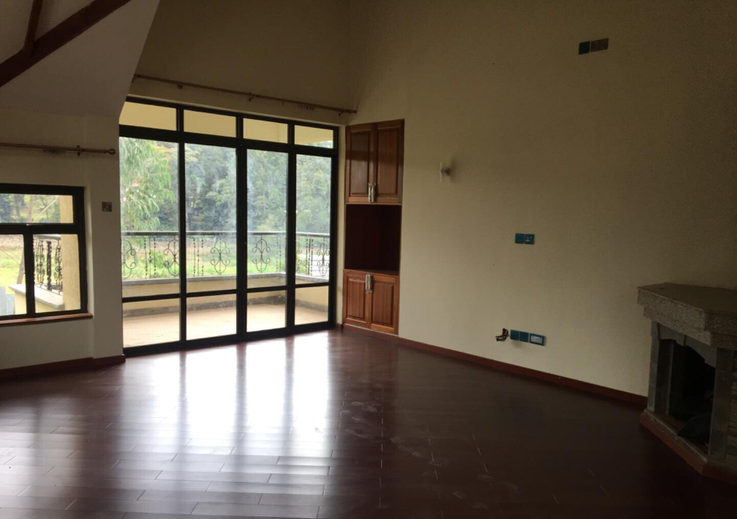 American-Style 5-Bed Townhouse with Sunken Living Room - Lavington