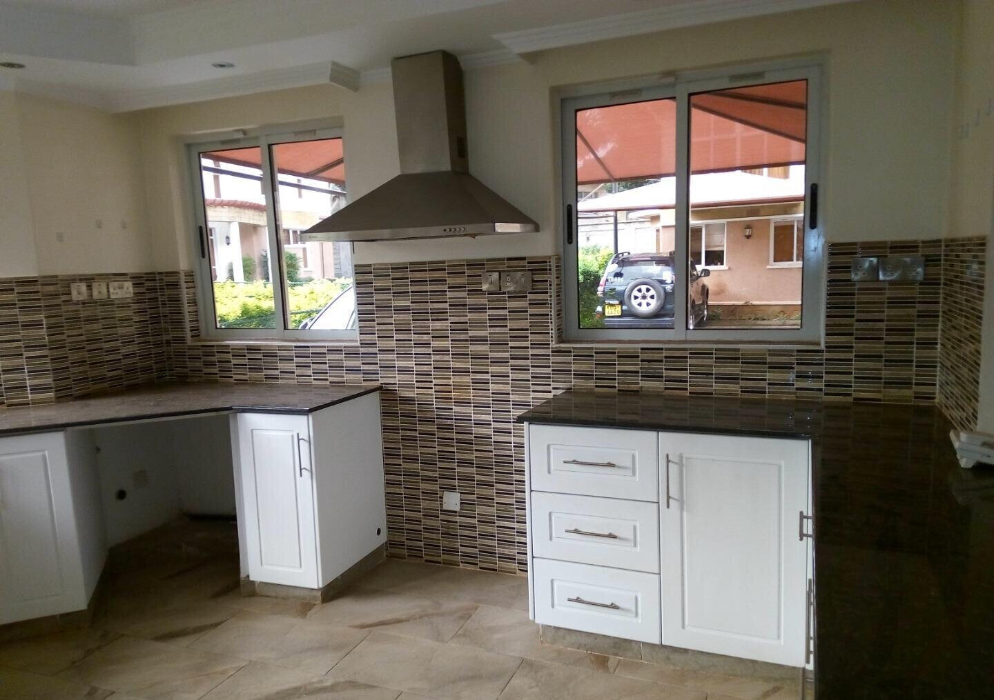 50x100 Townhouse with Garden