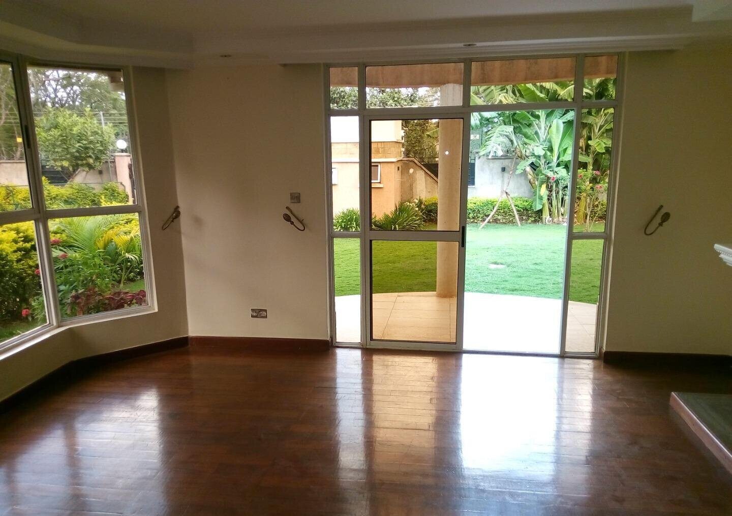 50x100 Townhouse with Garden