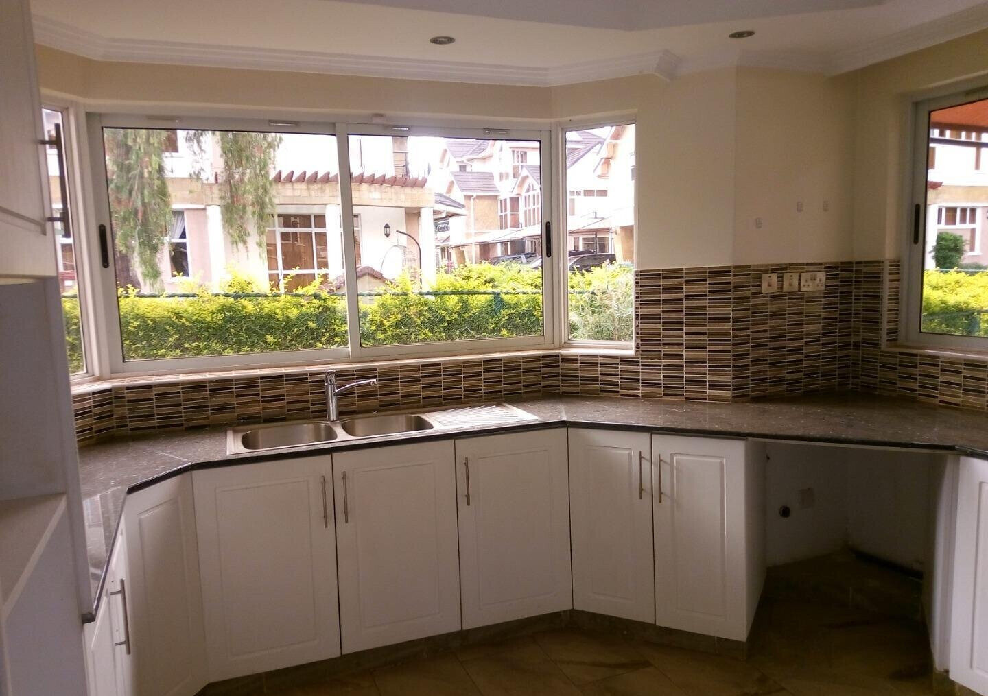 50x100 Townhouse with Garden