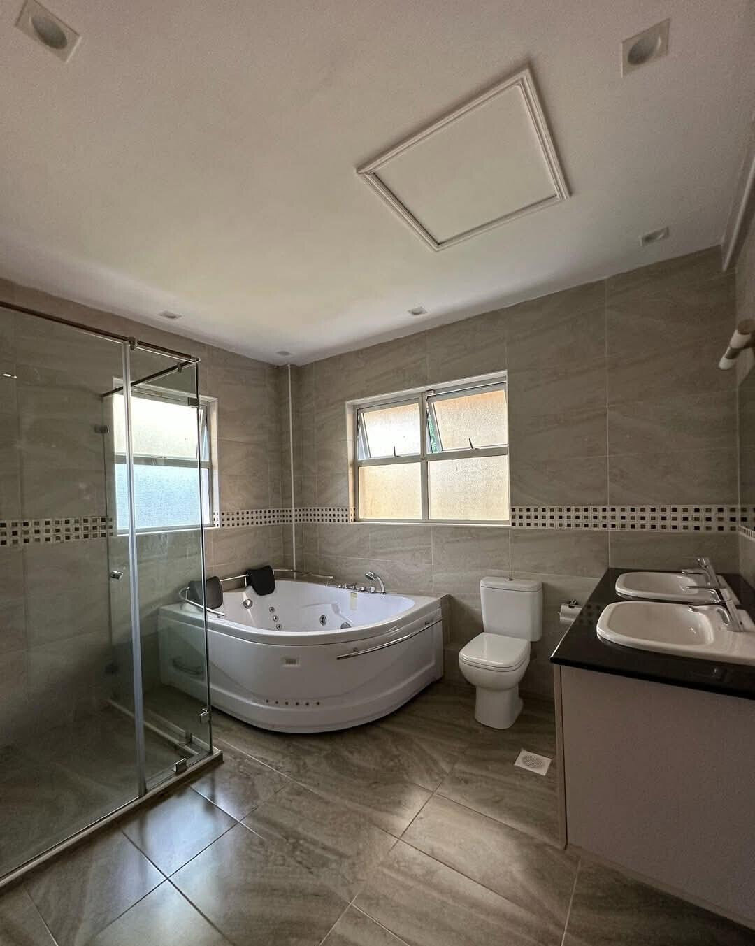 50x100 Townhouse with Garden