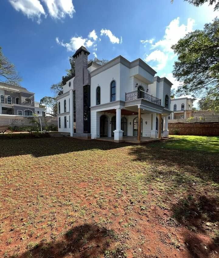 5-Ensuite Townhouse with Pool & Generator - Loresho