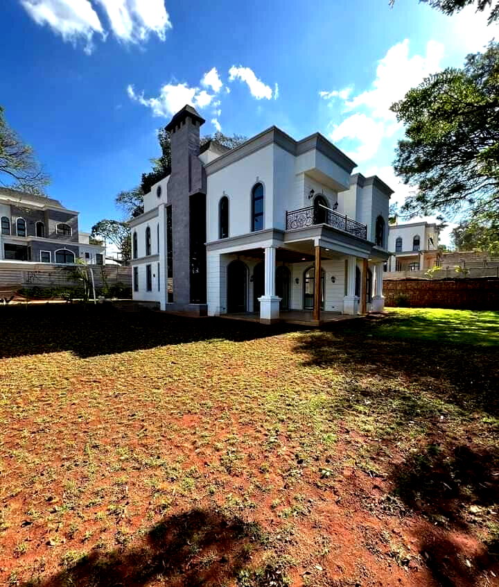5-Ensuite Townhouse with Pool & Generator - Loresho