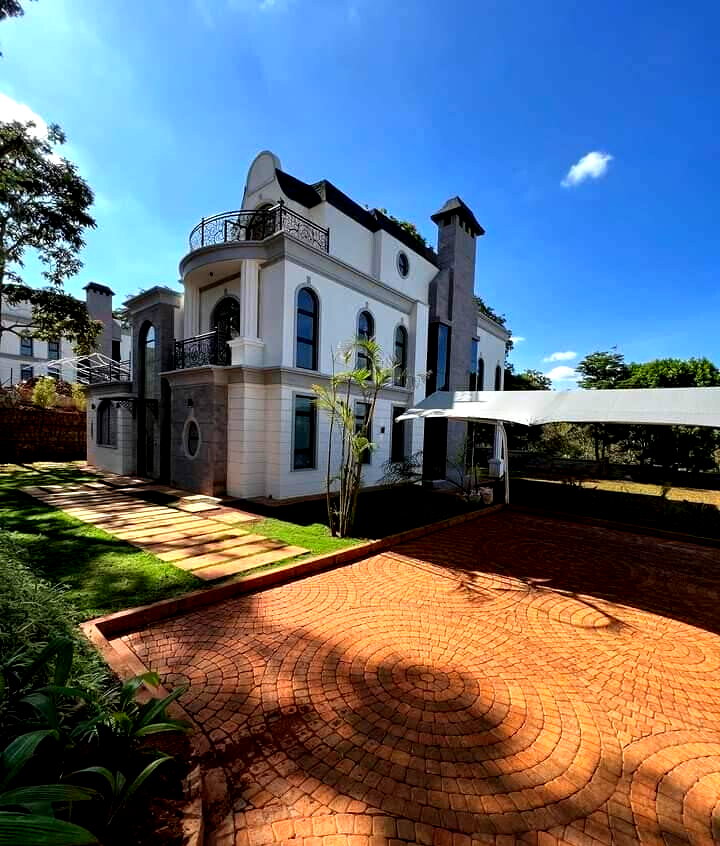 5-Ensuite Townhouse with Pool & Generator - Loresho