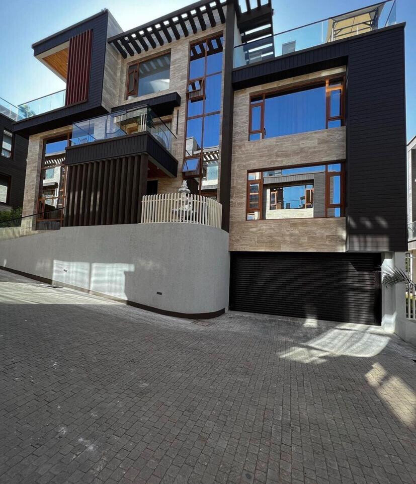 6-Ensuite Townhouse with Lift & High-End Finishes - Lavington