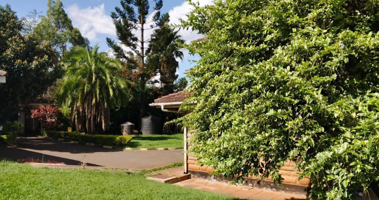 5-Ensuite Townhouse on 1 Acre with Mature Trees – Karen