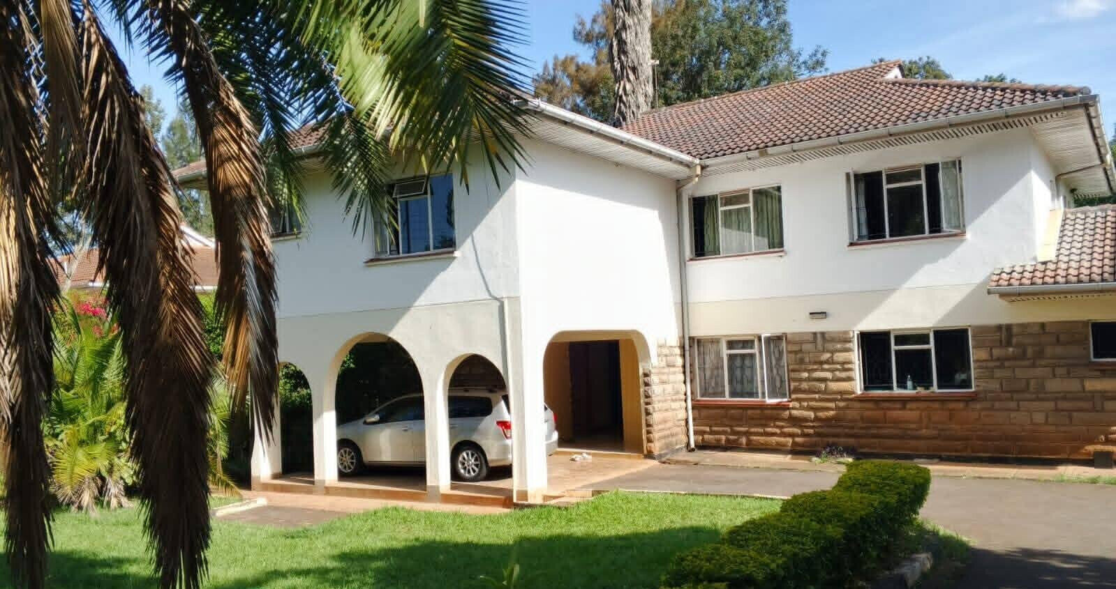 5-Ensuite Townhouse on 1 Acre with Mature Trees – Karen