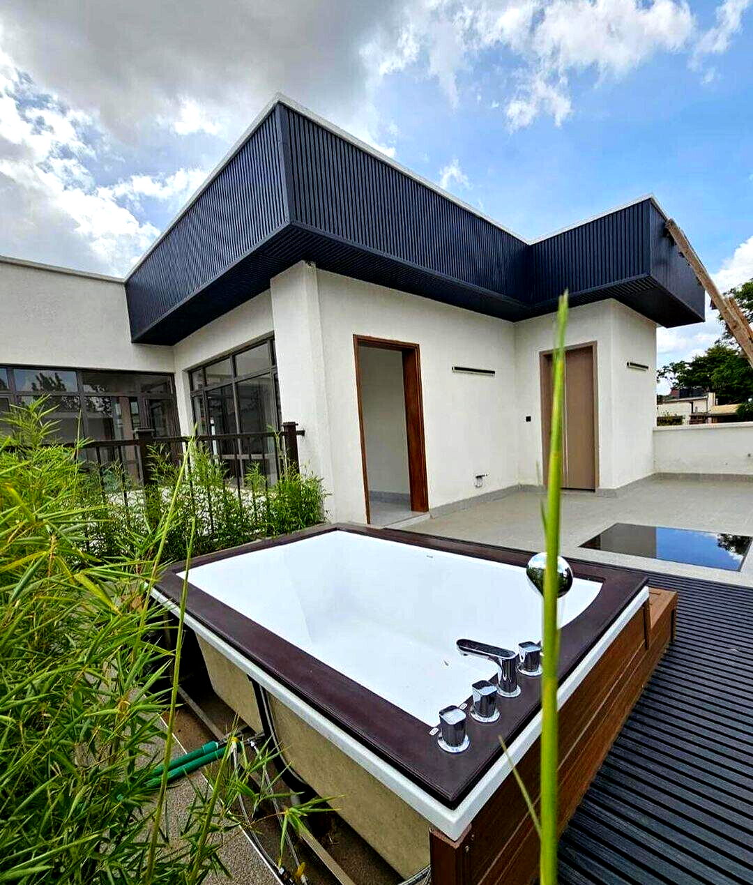 Expansive 6-Bed Villa with DSQ in Gated Community - Lavington