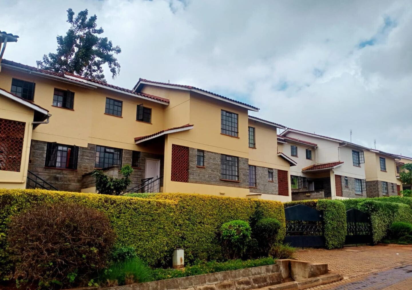4BR Townhouse with Private Balcony & DSQ - Loresho