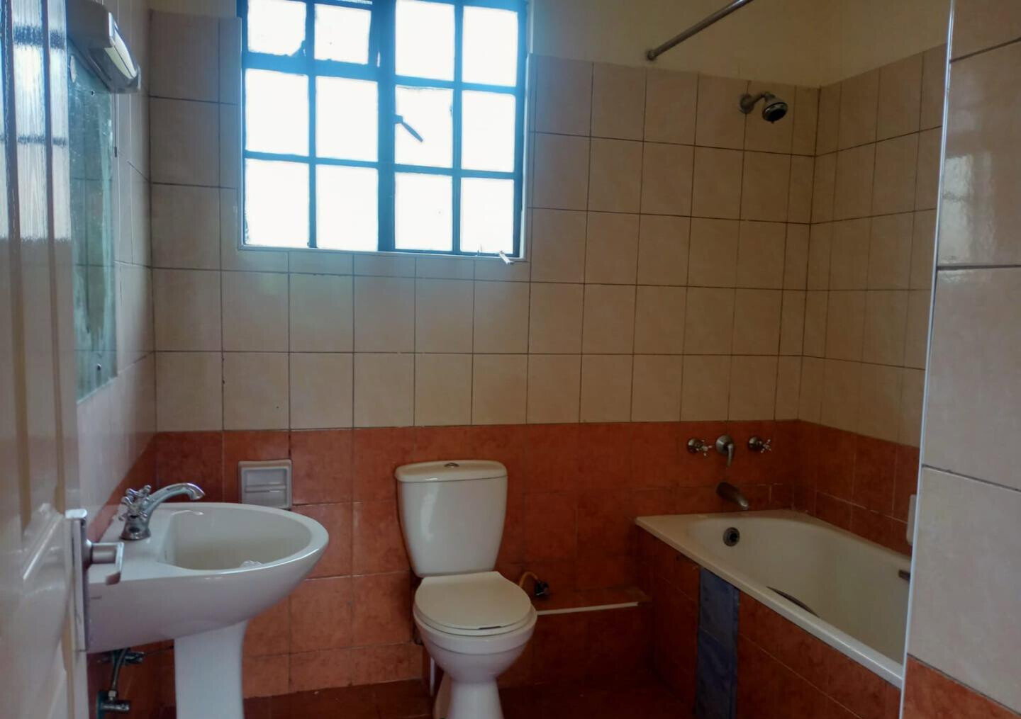 4BR Townhouse with Private Balcony & DSQ - Loresho