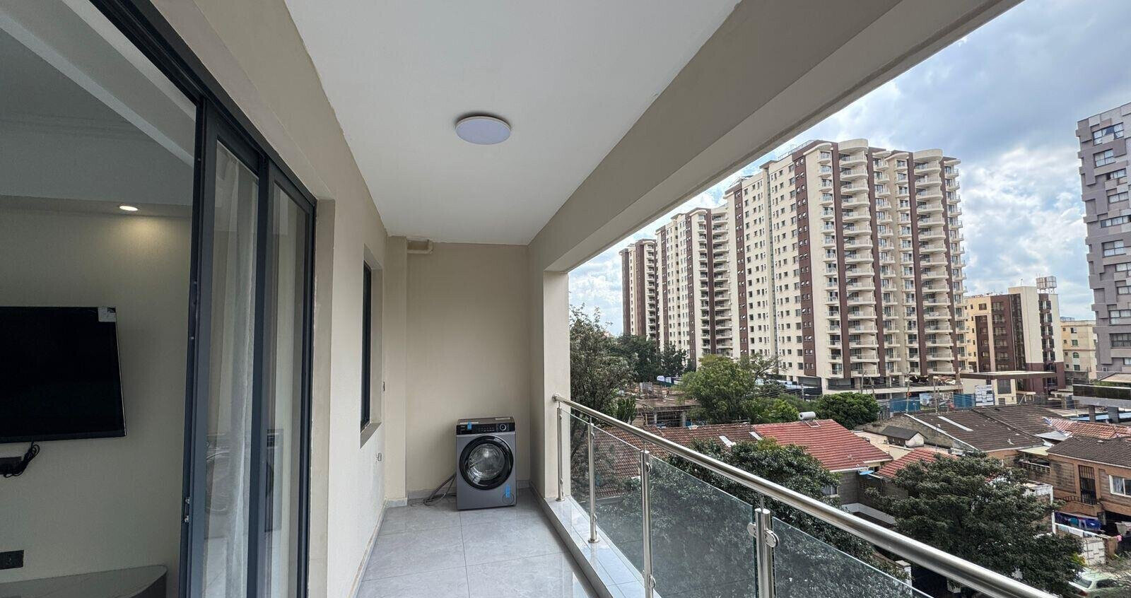 Move-In Ready 2BR with Pool Access - Kilimani