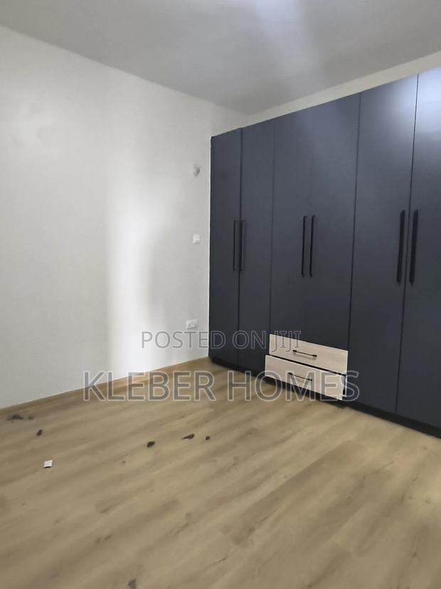 5bdrm Duplex in Parklands for rent