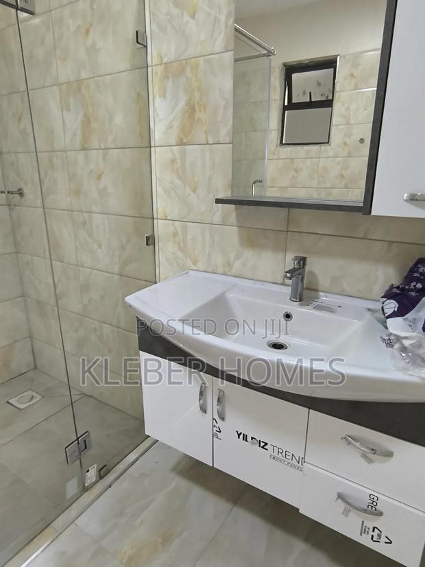 5bdrm Duplex in Parklands for rent