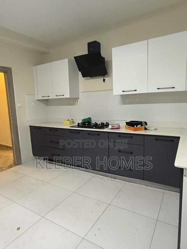 5bdrm Duplex in Parklands for rent