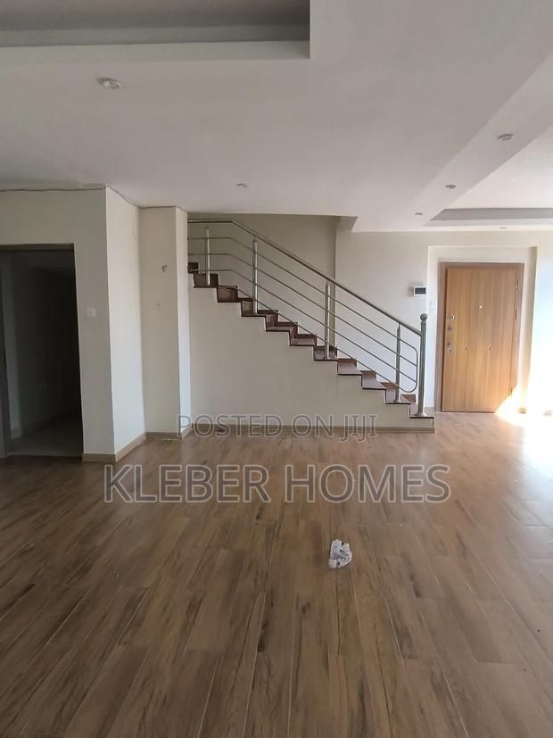 5bdrm Duplex in Parklands for rent