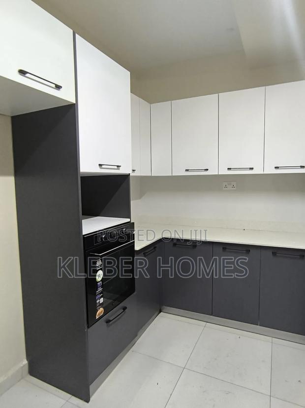 5bdrm Duplex in Parklands for rent