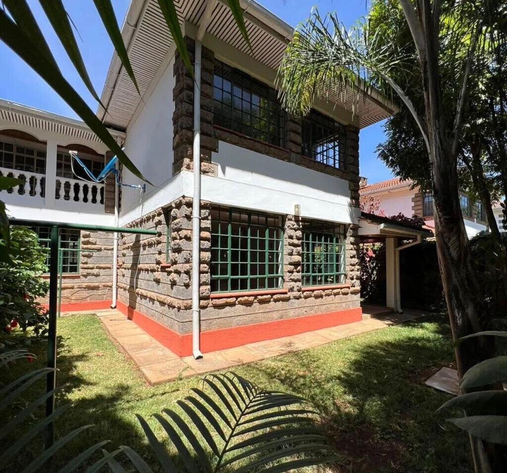 4BR Townhouse with Fireplace & Private Terrace - Lavington