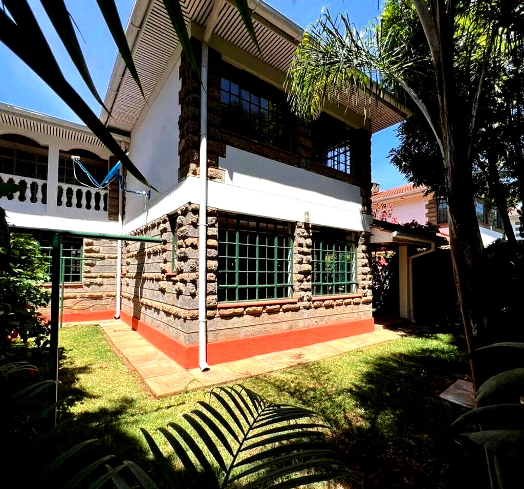 4BR Townhouse with Fireplace & Private Terrace - Lavington