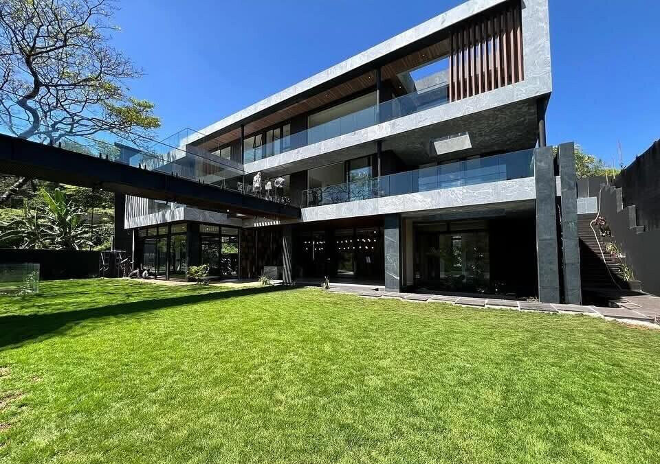 Studio 54-Designed 5BR with Heated Pool & Smart Glass - Kitisuru
