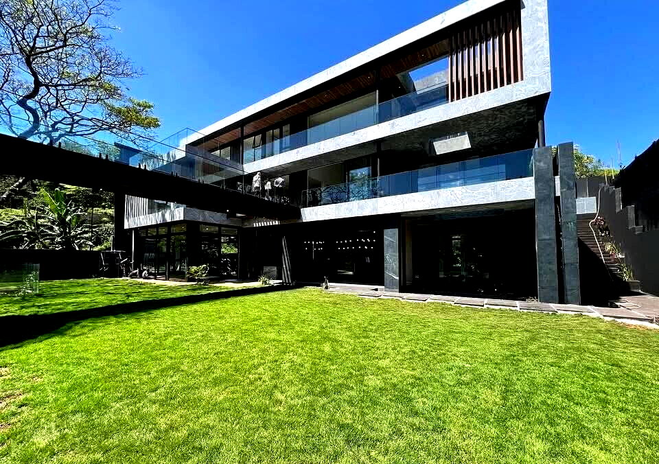 Studio 54-Designed 5BR with Heated Pool & Smart Glass - Kitisuru