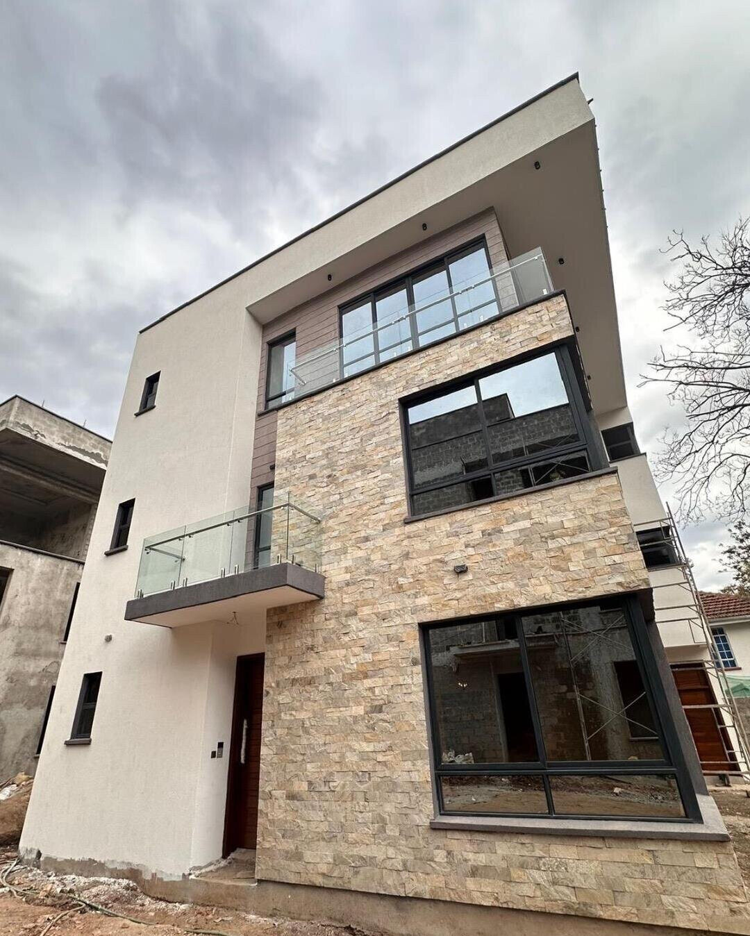 Brand-New 4-Ensuite Townhouse with Generator & Solar - Lavington