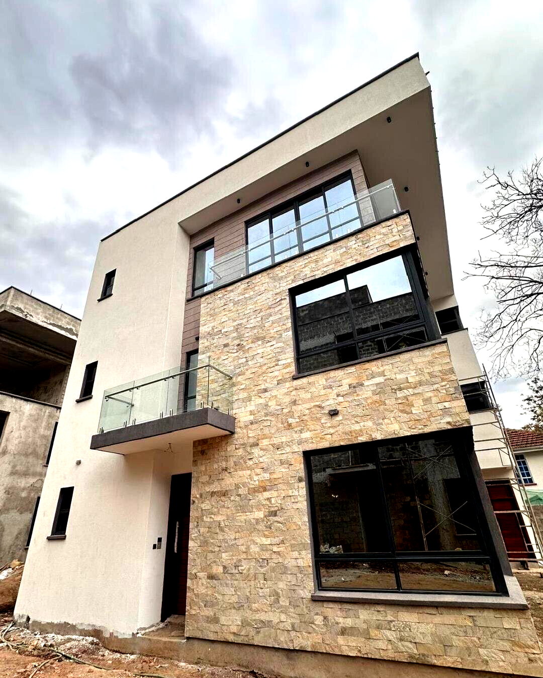 Brand-New 4-Ensuite Townhouse with Generator & Solar - Lavington