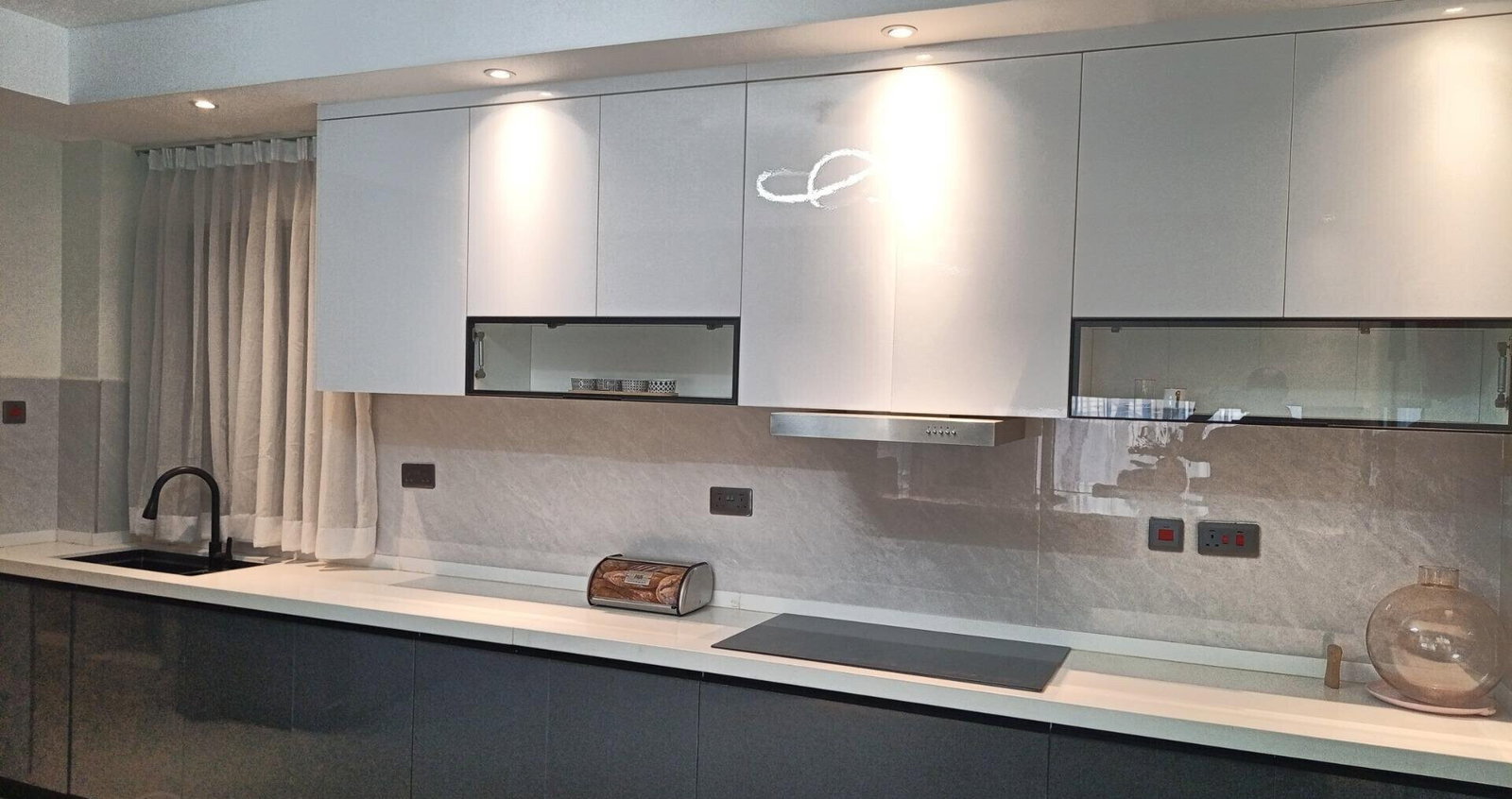 4BR Simplex with Infinity Pool & Squash Court - Parklands