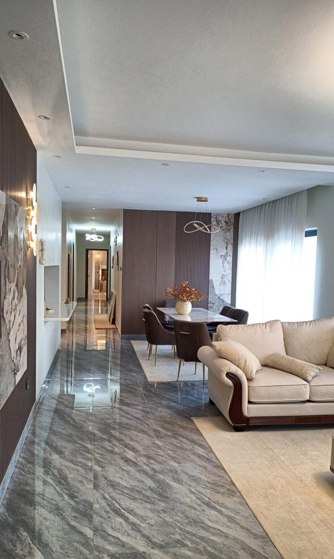 4BR Simplex with Infinity Pool & Squash Court - Parklands