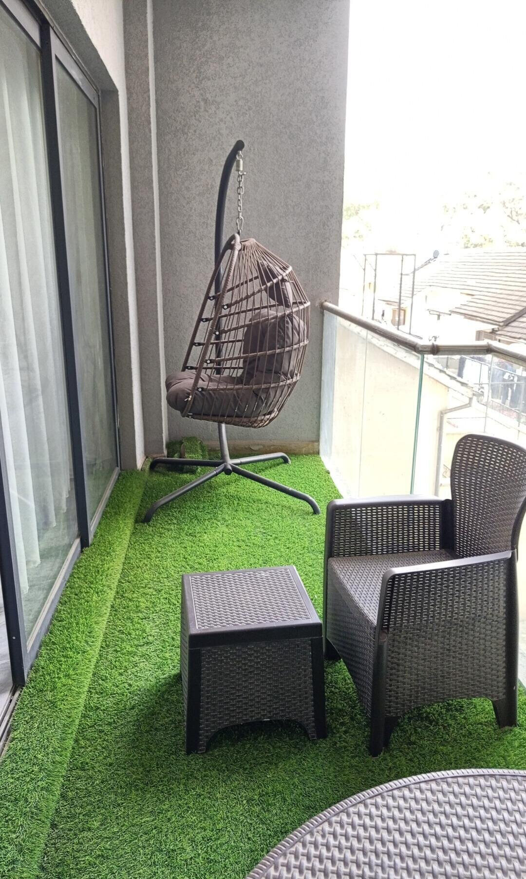 4BR Simplex with Infinity Pool & Squash Court - Parklands
