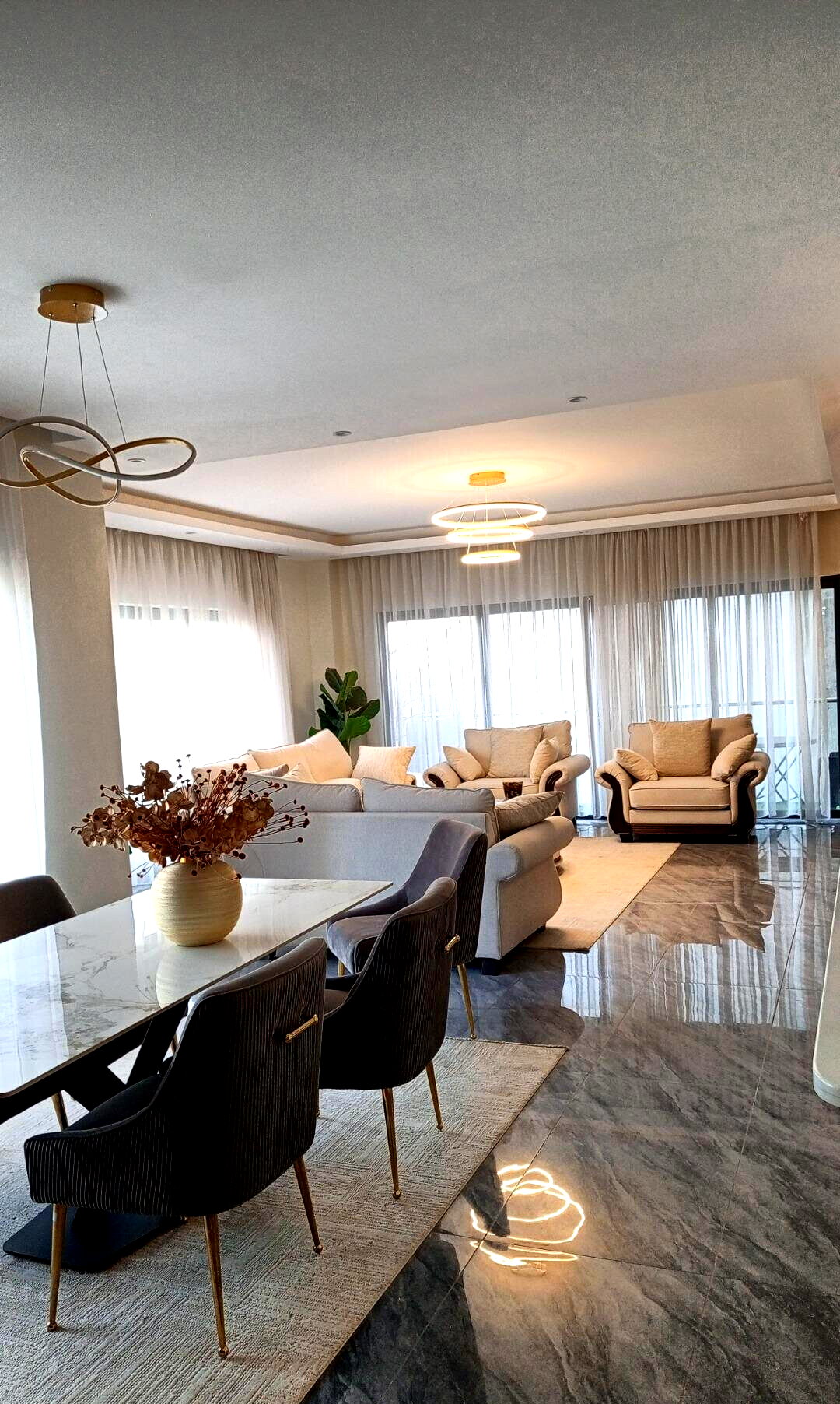 4BR Simplex with Infinity Pool & Squash Court - Parklands