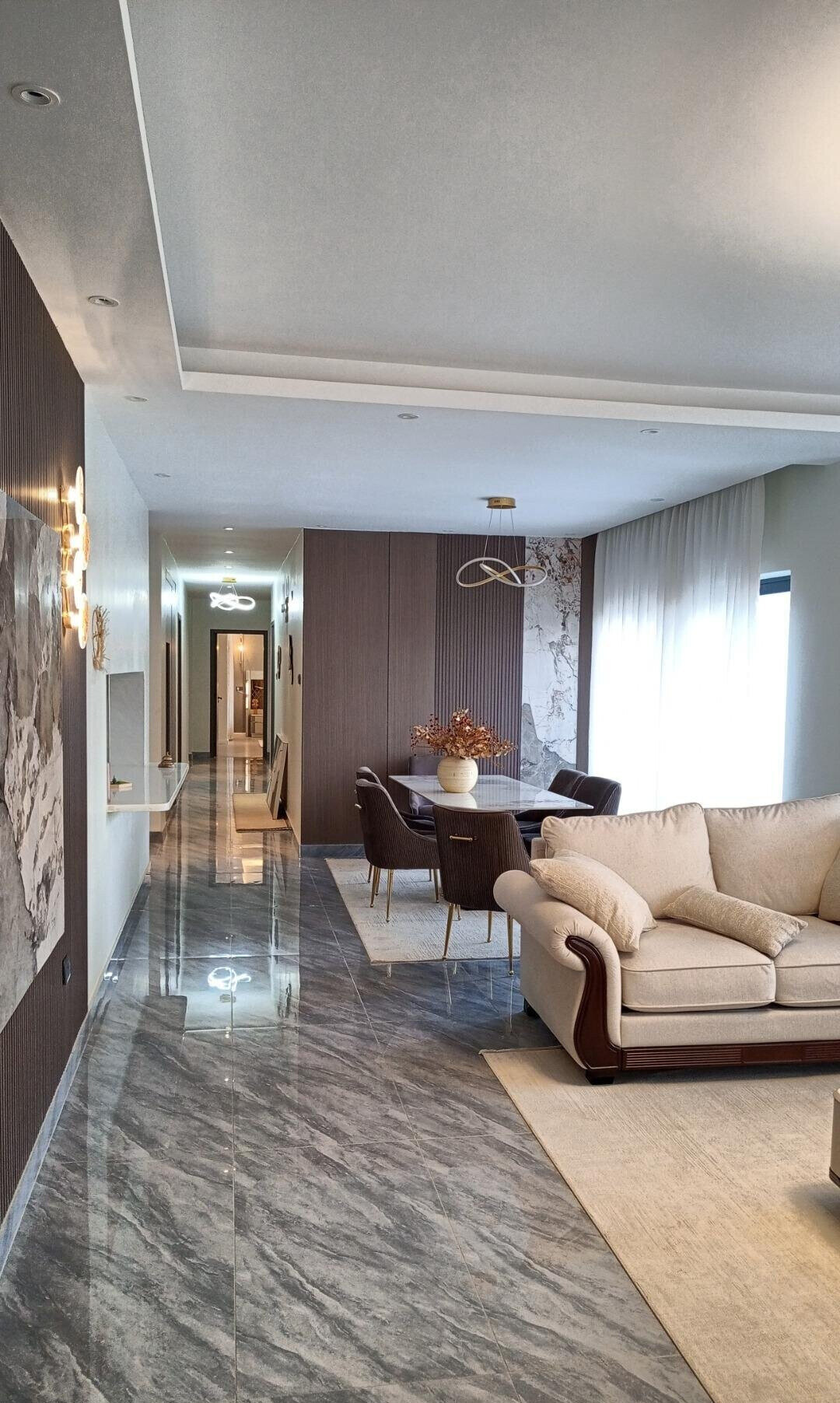 4BR Simplex with Infinity Pool & Squash Court - Parklands