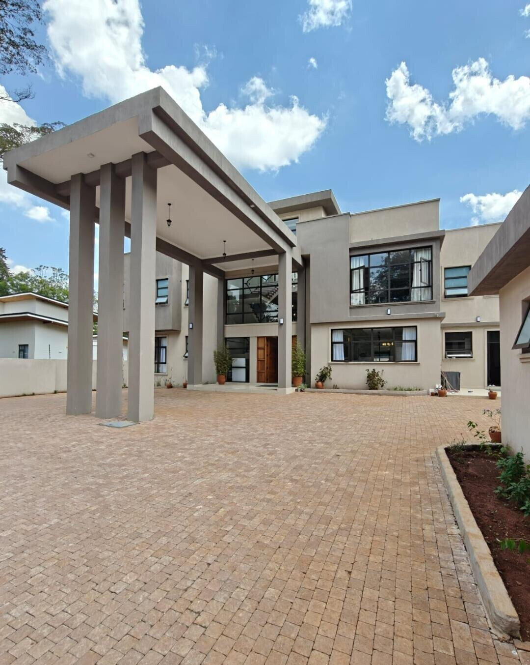 Luxury 5-Bedroom Villa - Karen C