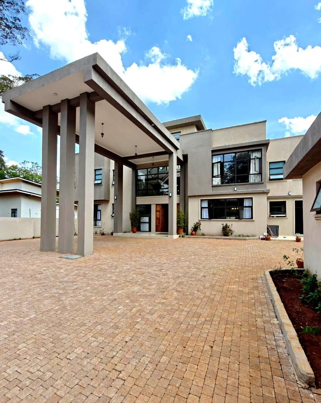 Luxury 5-Bedroom Villa - Karen C