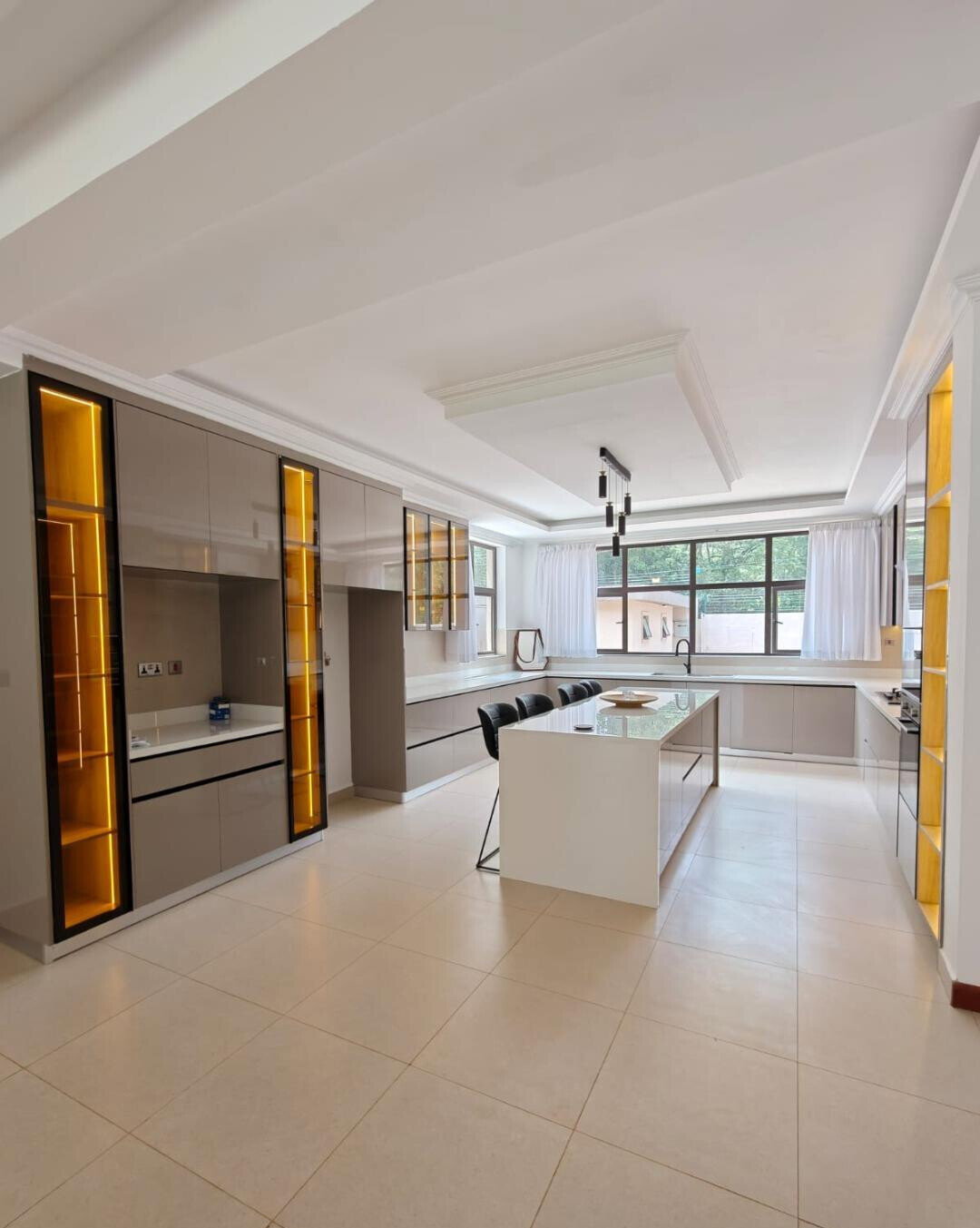 Luxury 5-Bedroom Villa - Karen C