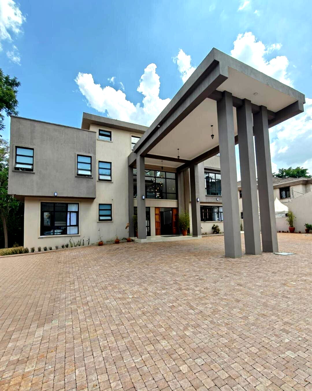 Luxury 5-Bedroom Villa - Karen C