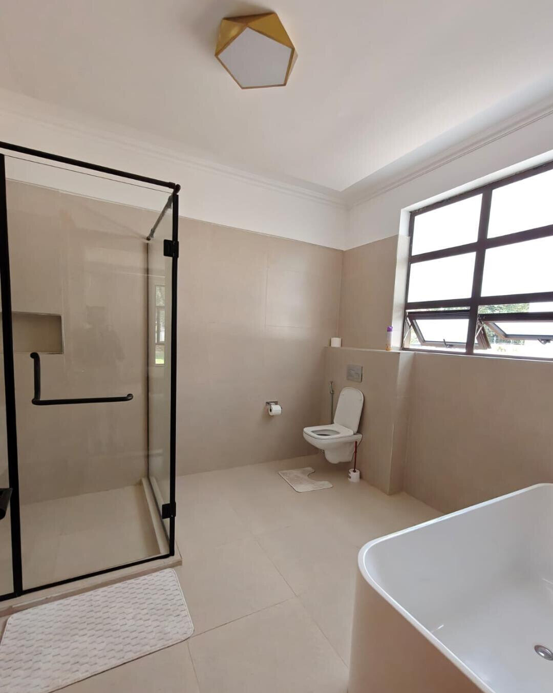 Luxury 5-Bedroom Villa - Karen C