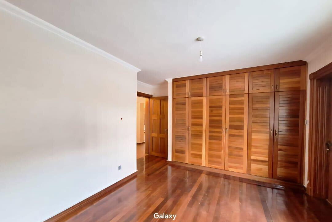 Luxury 4BR Home with Garden