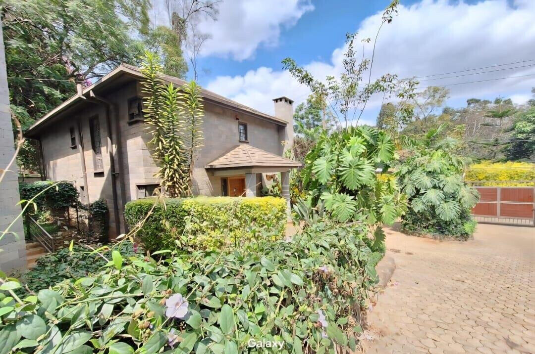 Luxury 4BR Home with Garden