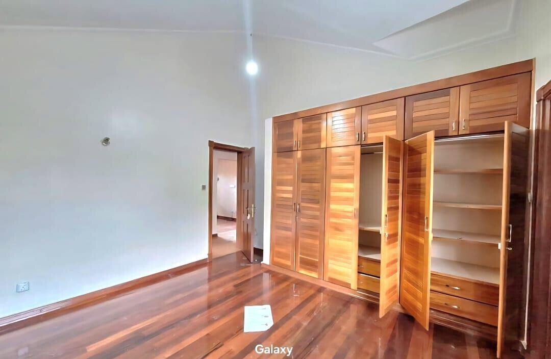 Luxury 4BR Home with Garden