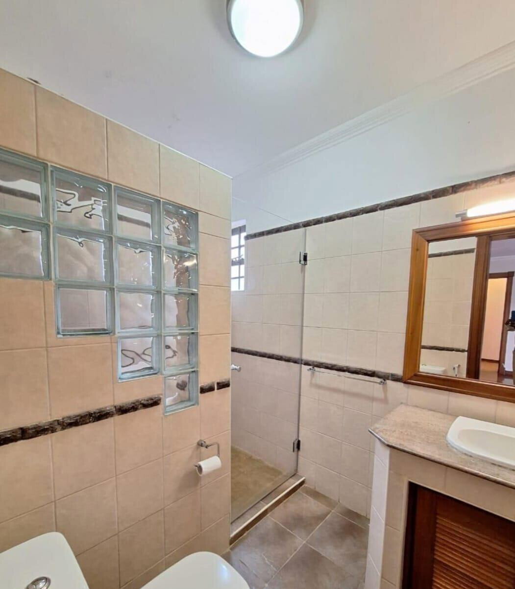 Luxury 4BR Home with Garden