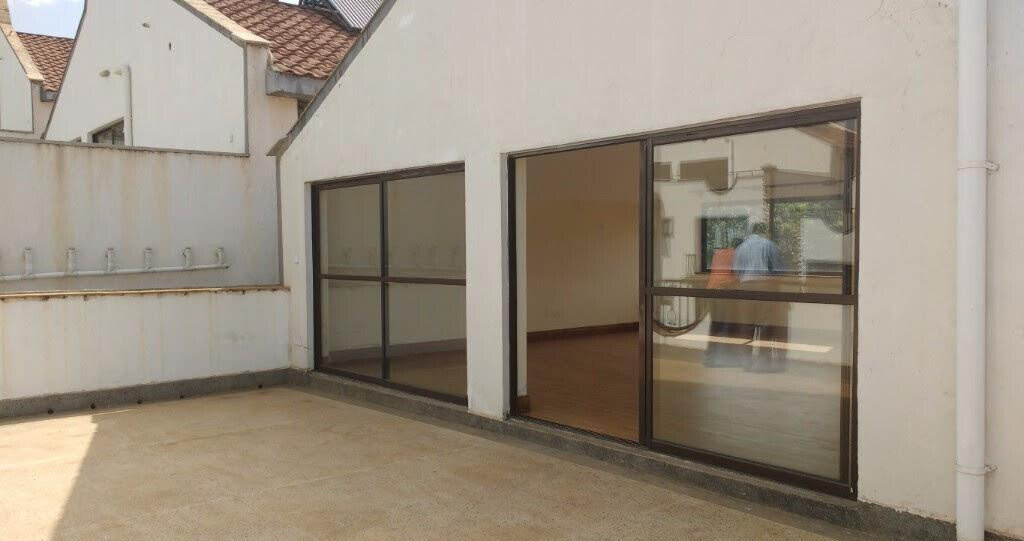 3-Storey Townhouse with Pool & Roof Terrace - Westlands