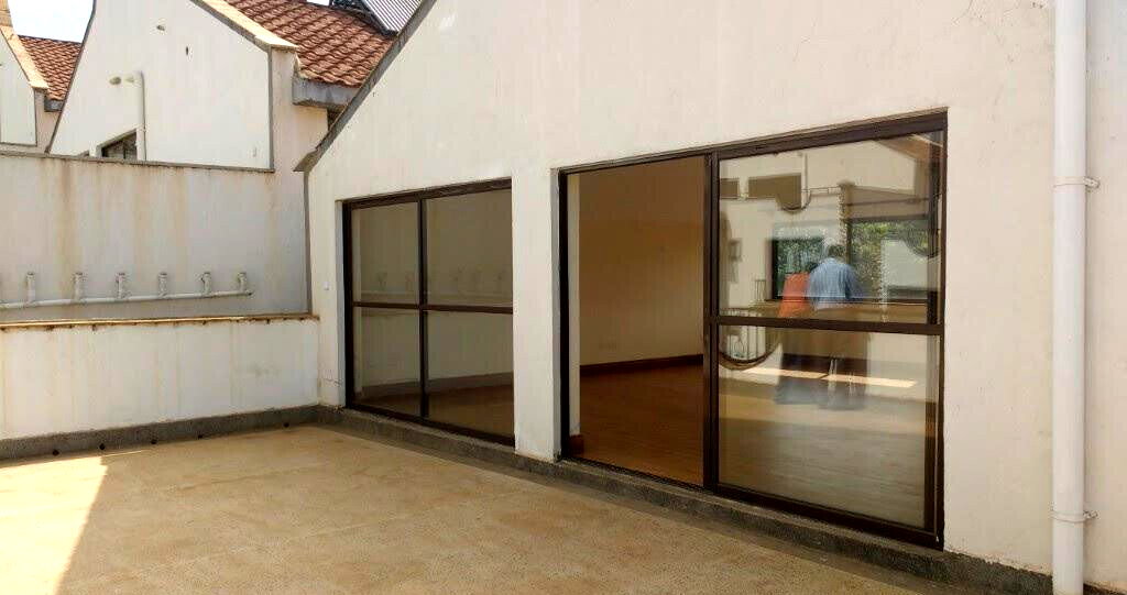 3-Storey Townhouse with Pool & Roof Terrace - Westlands
