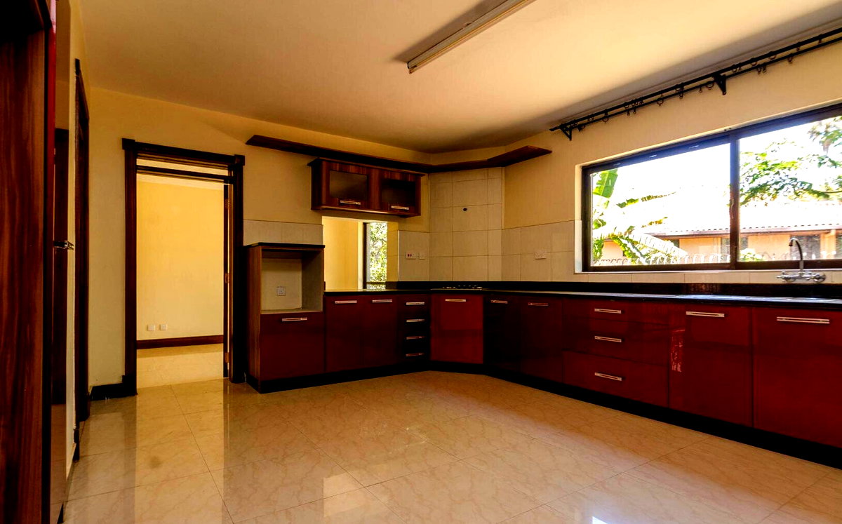 3-Storey Townhouse with Pool & Roof Terrace - Westlands