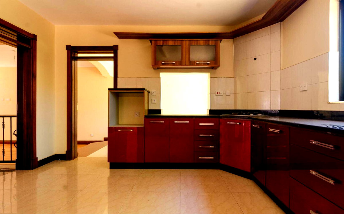 3-Storey Townhouse with Pool & Roof Terrace - Westlands