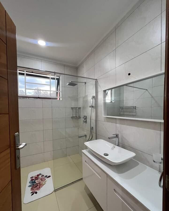 4BR All-Ensuite Villa with DSQ on Quarter Acre - New Runda