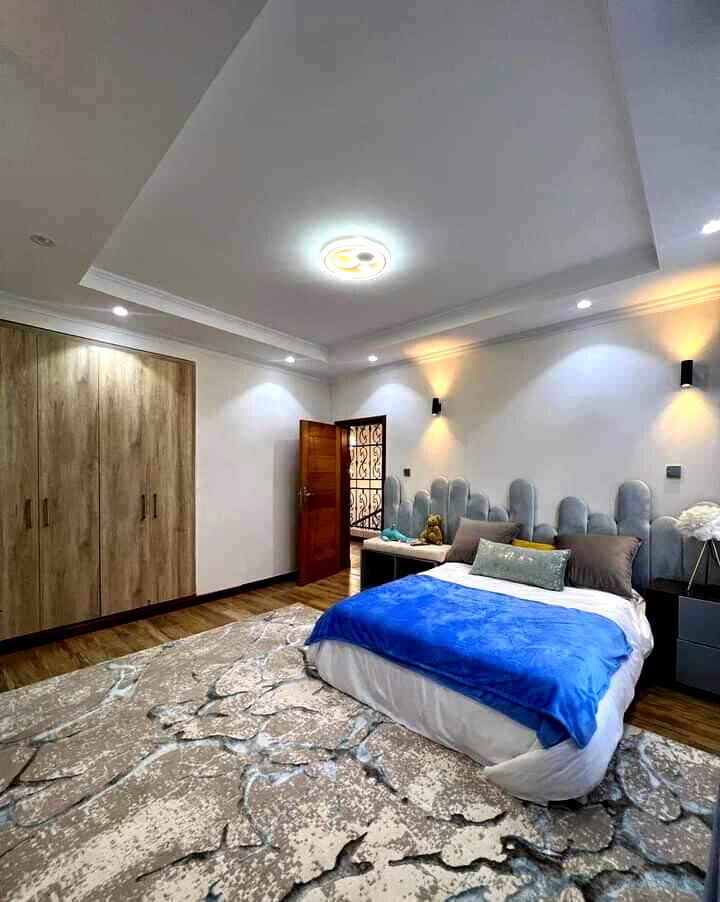 4BR All-Ensuite Villa with DSQ on Quarter Acre - New Runda
