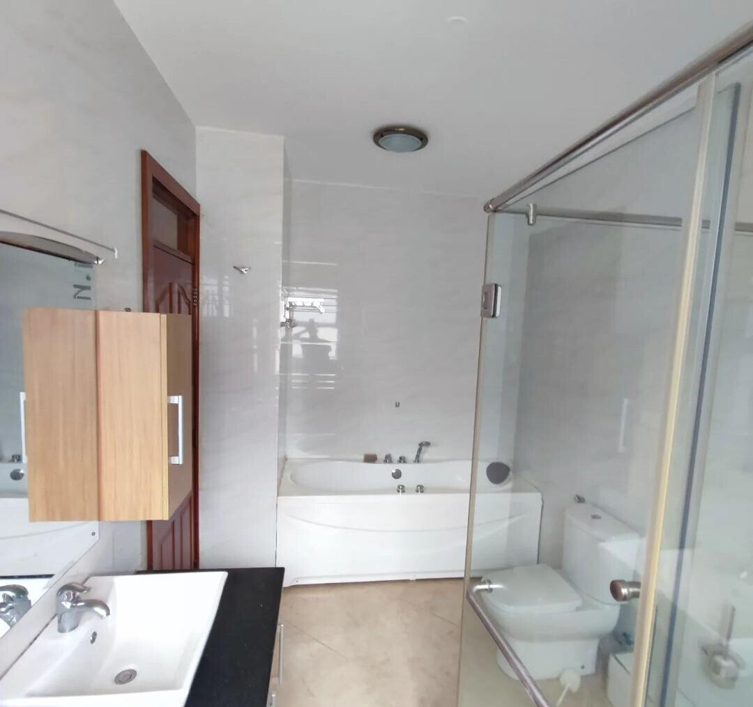 Jacuzzi & Manicured Garden 5BR Villa - Lavington