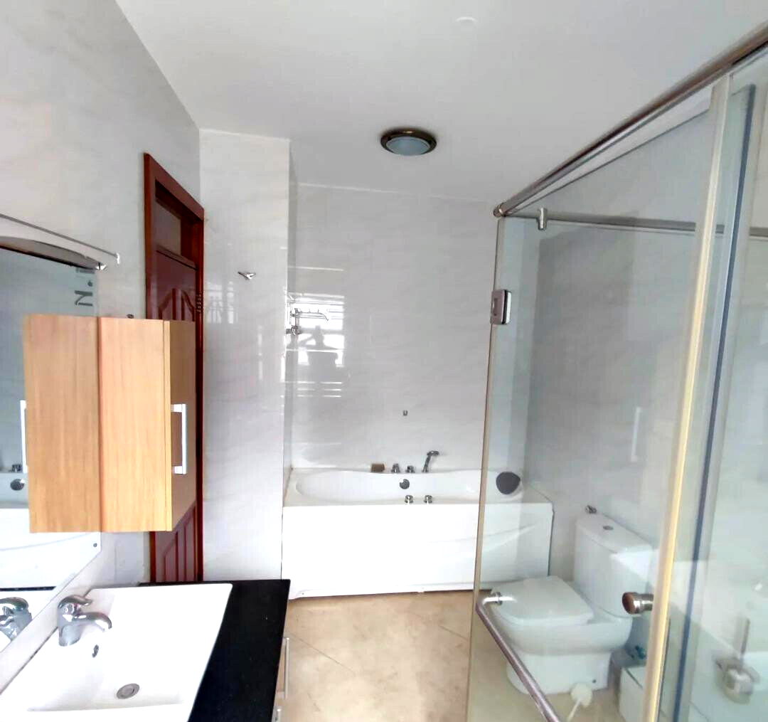 Jacuzzi & Manicured Garden 5BR Villa - Lavington