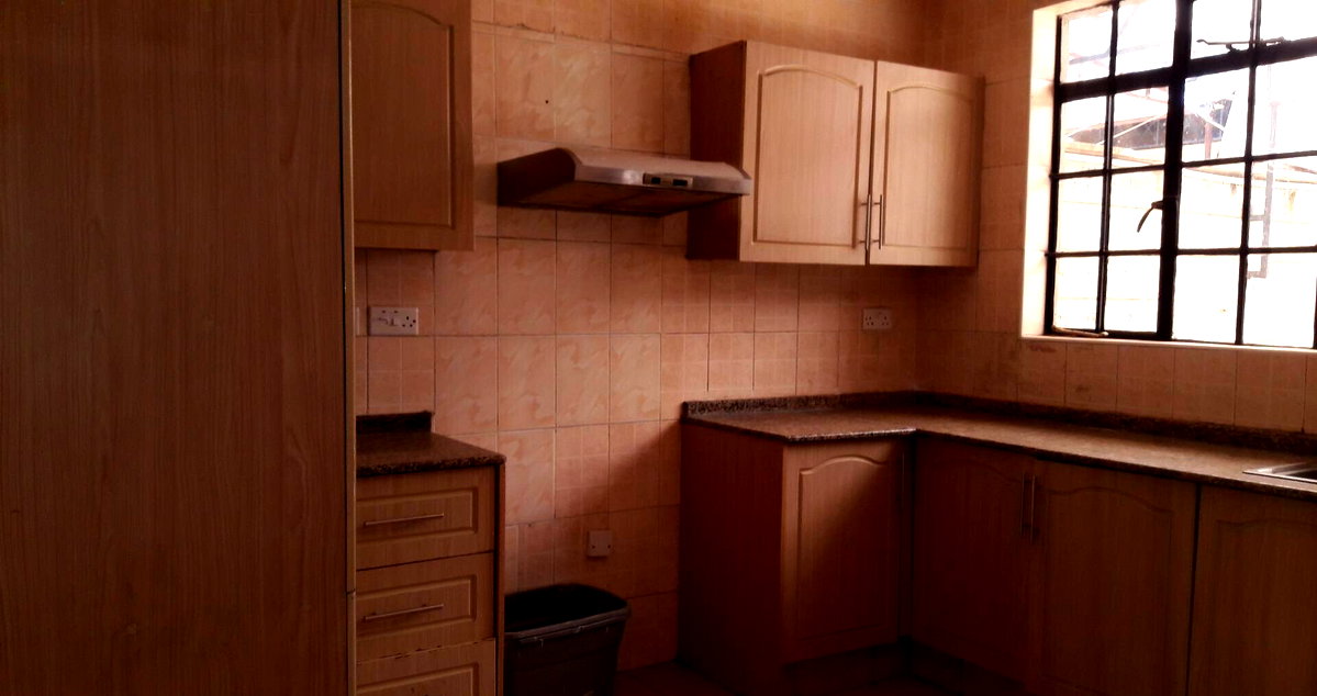 4-Ensuite Townhouse with Wooden Floors & Garden View - Lavington