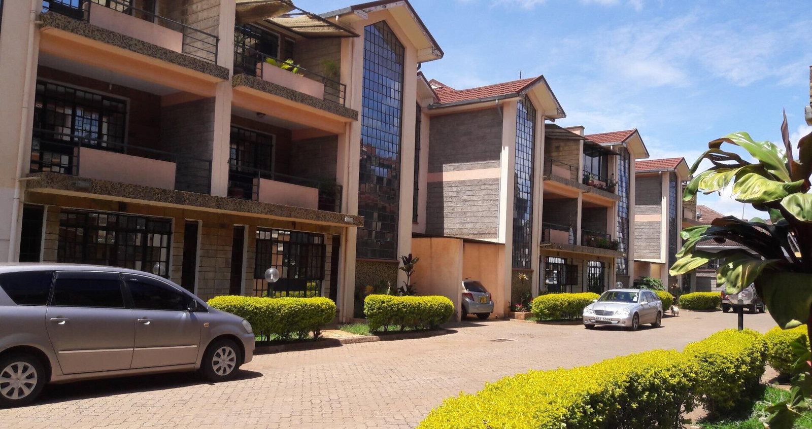 4-Ensuite Townhouse with Wooden Floors & Garden View - Lavington